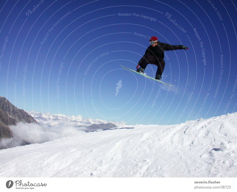 Jibber Schweiz Winter Kanton Wallis Snowboarding Straight Jump springen Sport Saas Fee Grap Berge u. Gebirge Schnee Air Snowboarder Trick Jump