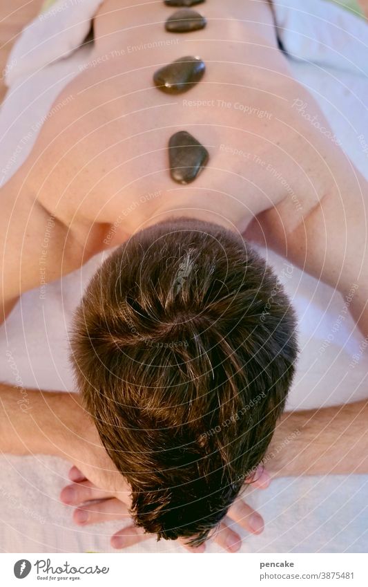 hot-stone massage lll Wellness Massage Heißer Stein Erholung Spa Lifestyle Rücken Entspannung Gesundheit Therapie Haut Körper Pflege Behandlung
