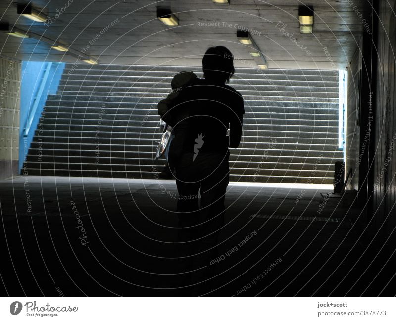 worauf es hinausläuft, schnell unten durch Tunnelblick Treppe Silhouette Beleuchtung Wege & Pfade Fußgänger Körperhaltung Architektur Unterführung Schatten