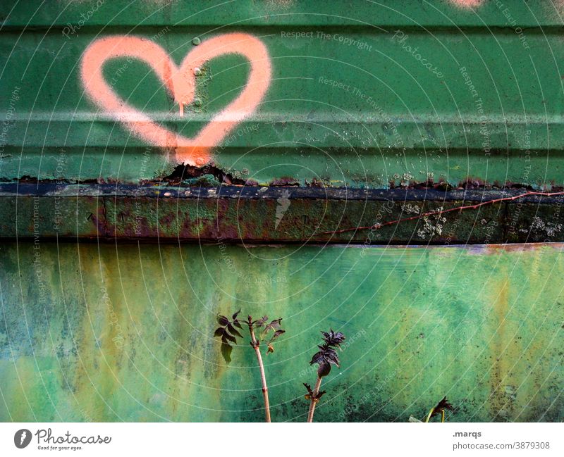 Herz auf Metall Liebe Gefühle Graffiti Zeichen Verliebtheit Valentinstag Romantik Strukturen & Formen Liebeserklärung Symbole & Metaphern grün rot Rost alt