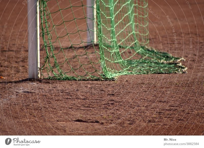 Ein Tor würde dem Spiel gut tun Fußballtor Netz Kiste Hartplatz Freizeit & Hobby Sportplatz Ballsport Pfosten ascheplatz bolzplatz Kasten Spielen kreisliga