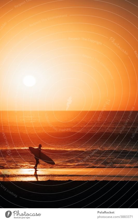 #A0# SurferParadies Romantik Sonnenuntergang Küste Mann Lifestyle sportlich Wasser zeitlos Zeit genießen Energie spirituell Spiritualität Momentaufnahme Ruhe