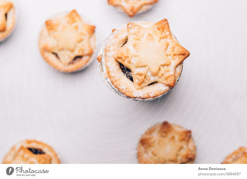 Hackfleischpasteten, traditionelles Weihnachtsessen zerkleinern Pasteten Weihnachten Lebensmittel Gebäck festlich Dessert süß Zucker Feiertag Frucht gebacken