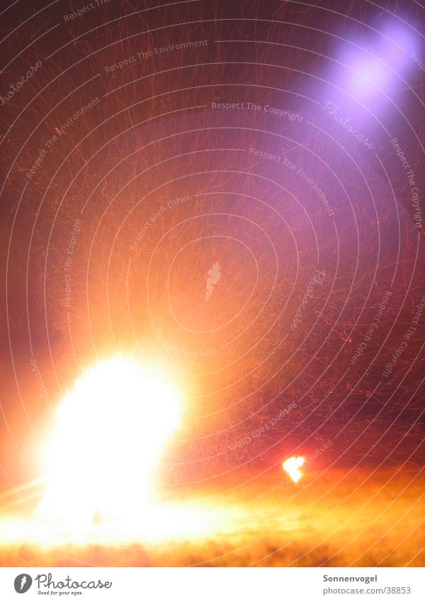 Lichtimpressionen_02 Nachtaufnahme Langzeitbelichtung züngeln brennen Brand Wärme St. Martin Funken Flamme