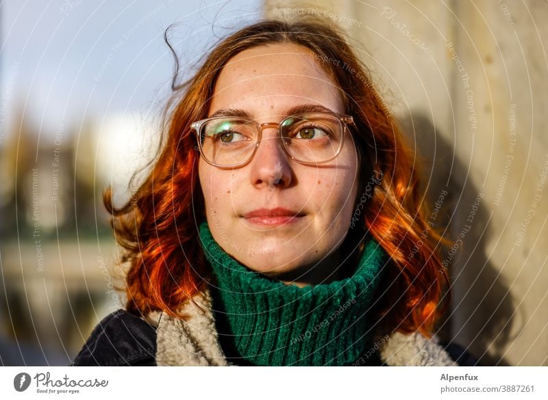 Felicitas Frau Junge Frau Blick Gesicht Jugendliche 18-30 Jahre feminin Farbfoto Innenaufnahme langhaarig Haare & Frisuren Erwachsene schön Mensch Porträt