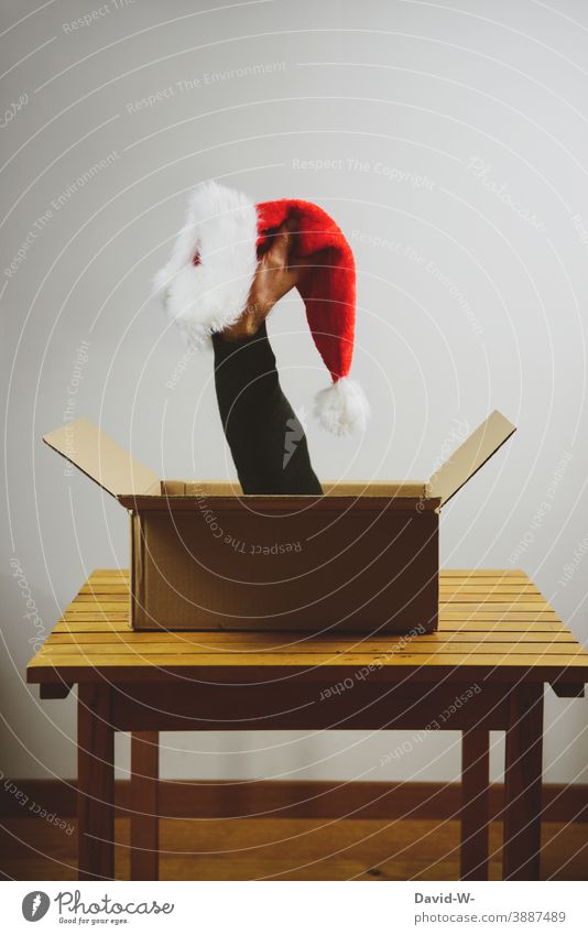 Päckchen zu Weihnachten - Gruß von Weihnachtsmann / Nikolaus Weihnachten & Advent Nikolausmütze weihnachtsgruß Paket Überraschung Grüße Bescherung Post Geschenk