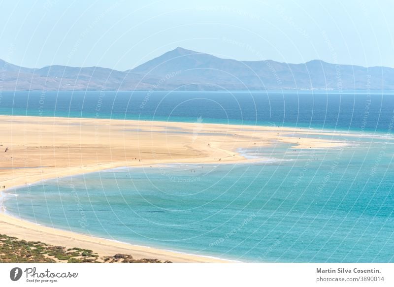 Blick auf Playa de Sotavento, Fuerteventura in Spanien im Sommer grün natürlich atlantisch Strand schön Schönheit blau Kälte Küste farbenfroh Tag Umwelt Europa