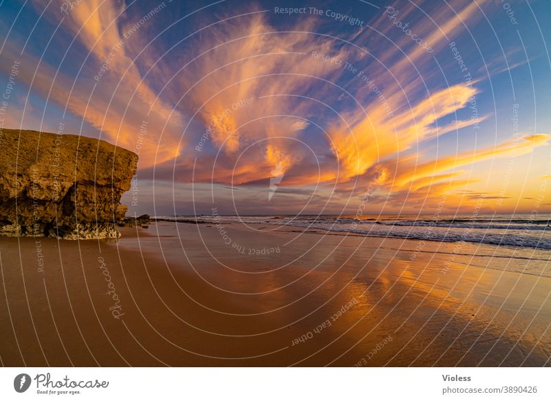 Wolken Schauspiel an der Küste der Algarve II Sonnenuntergang Gale Brandung entdecken Vale Parra Erholung Portugal Sand Wasser Strand Landschaft Romantik