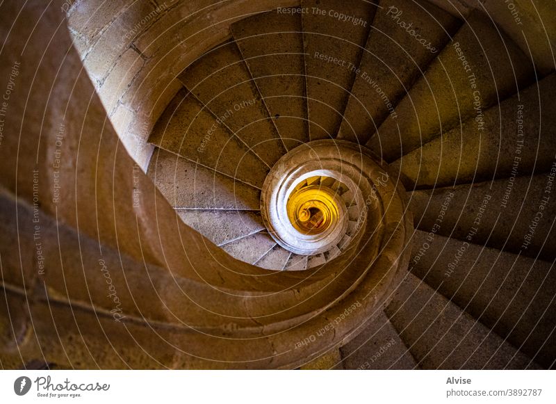 die Perfektion einer künstlichen Felsenschnecke Stein Spirale Architektur Treppenhaus antik reisen Kunst historisch Schnitzereien verziert alt behauen abstrakt