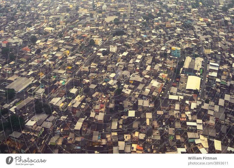 Favelas Brasilien Shanty Rio de Janeiro Armut überbevölkert Südamerika Außenaufnahme Landschaft Panorama (Aussicht) Farbfoto Häusliches Leben Depression