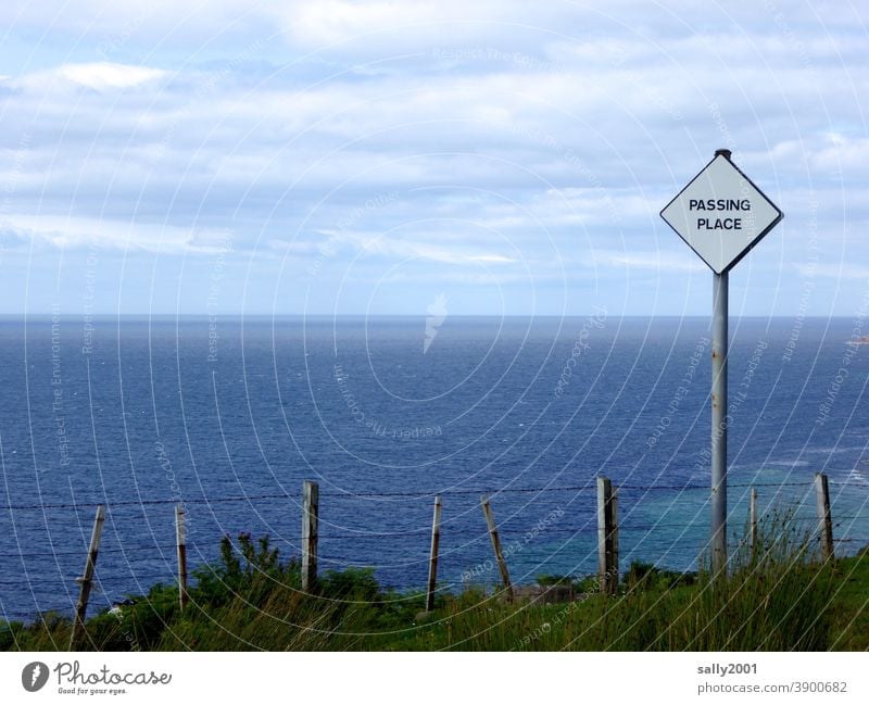 Ausweichstelle mit Weitblick... Schilder & Markierungen Hinweisschild Schottland überholen haltebucht Platz passing place Quadrat maritim eckig Verkehrszeichen