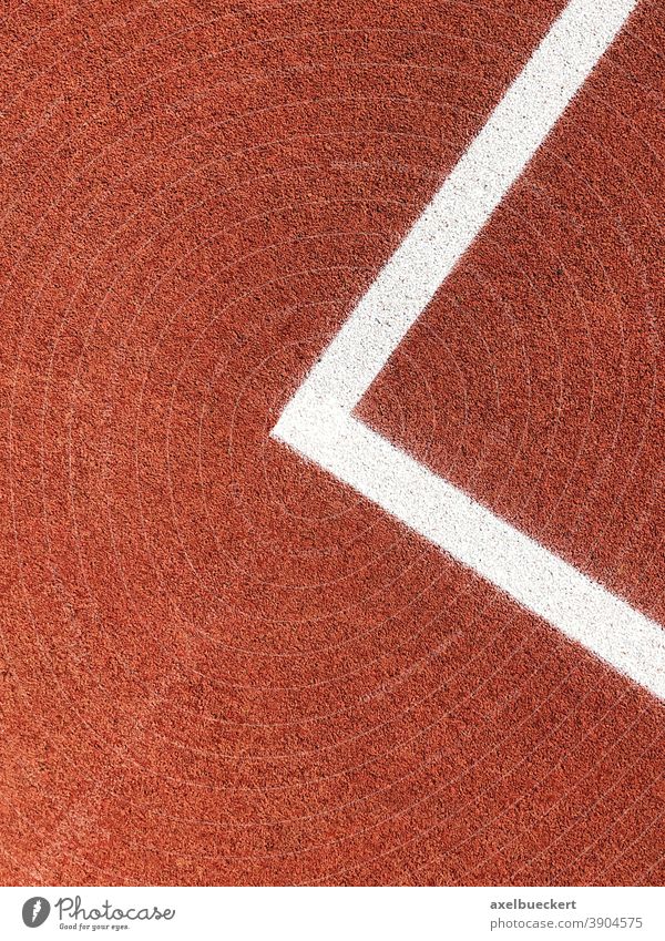 Ecke einer Spielfeldbegrenzung eines Basketballplatzes rot weiß Linie abstrakt Sport Menschenleer Sportplatz Ballsport Freizeit & Hobby Sportstätten Tennis