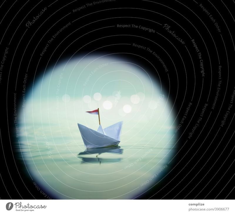 Blick durch ein Fernglas - Urlaub in Sicht lebensweg ufer See Welle Flagge Beginn Einsam alleine Freiheit isolation Lichterscheinung Reisefotografie