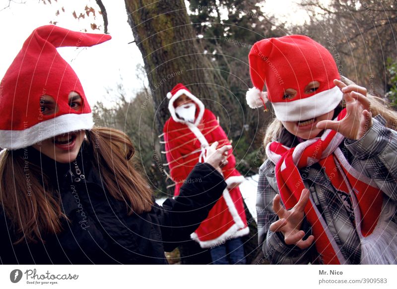 Kidnapping kidnapping Weihnachten & Advent weihnachtlich Winter Schnee Baum Entführung gefesselt Lösegeld Nikolausmütze knecht ruprecht frech lustig Grimasse