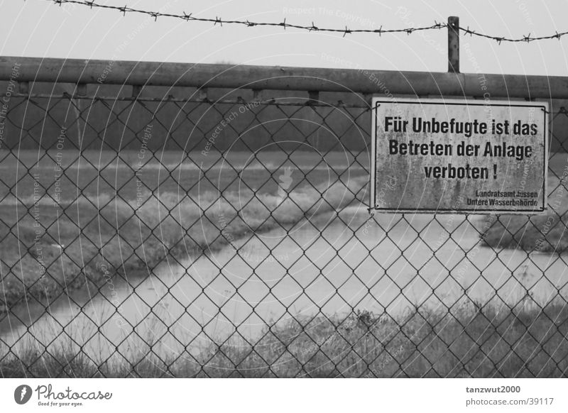 Betreten Verboten! See Zaun Stacheldraht Landschaft Freiheit