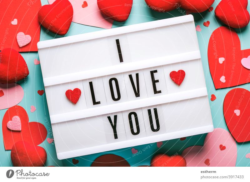 Happy Valentine's Day.Lightbox mit dem Wort ich liebe dich und rote Herzen.Valentinstag Konzept Liebe Valentinshintergrund lieblich Ich liebe dich Valentinsgruß