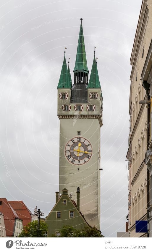 Stadtturm in Straubing stadtturm Turm Niederbayern Bayern deutschland architektur Gebäude kultur Tradition altstadt Sommer Haus Fassade hausfassade uhrturm