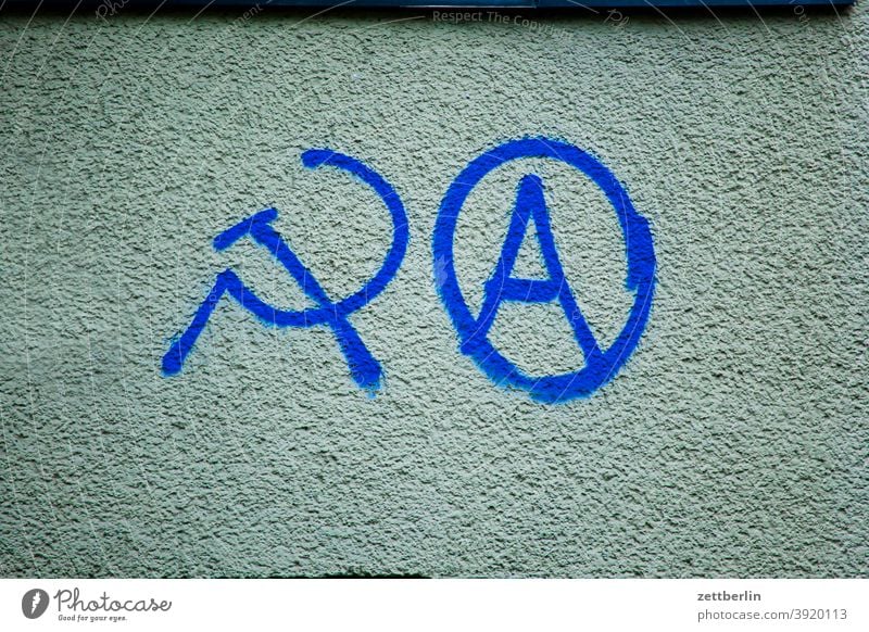 Hammer, Sichel, Anarchie aussage botschaft farbe gesprayt grafitti grafitto illustration kunst mauer message nachricht parole politik sachbeschädigung schrift