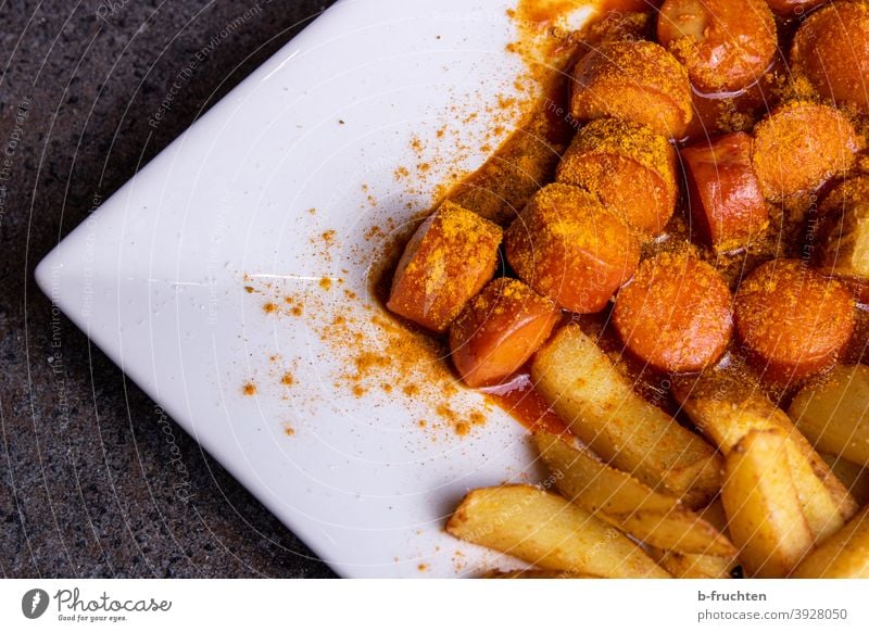 Currywurst mit Pommes Pommes frites Fastfood Ernährung Lebensmittel Essen lecker ungesund Appetit & Hunger Imbiss Mahlzeit Wurstwaren Fett Teller
