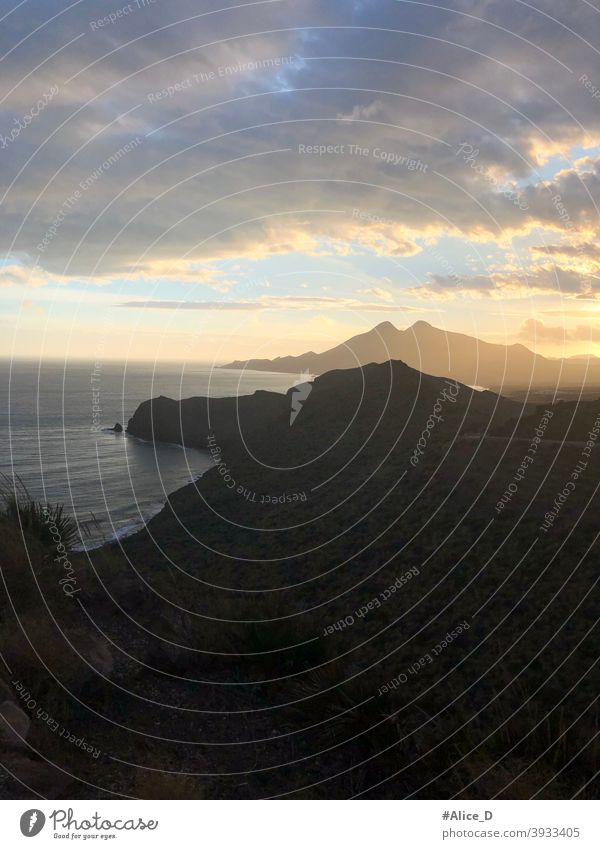 Silhouette Küstenlandschaft in Cabo de Gata Natural Park Andalusien bei Sonnenuntergang spain andalusia almeria nijar natural park cabo de gata dusk sunlight