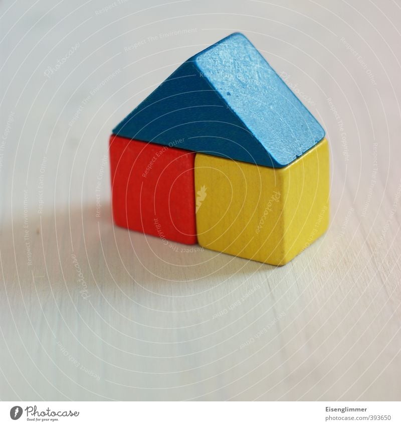 Häusle bauen Baustein Bauklotz Spielzeug einfach hell blau mehrfarbig gelb rot Genauigkeit Zufriedenheit Kreativität Ordnung Sicherheit sparsam Bausparvertrag
