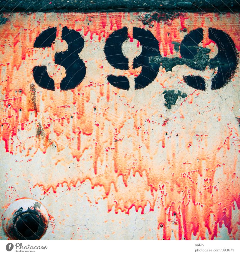 dport | Detail 4 Mauer Wand Billig trashig Stadt orange schwarz Hemmungslosigkeit bemalt Beton zählen 399 Schilder & Markierungen Ziffern & Zahlen tropfend