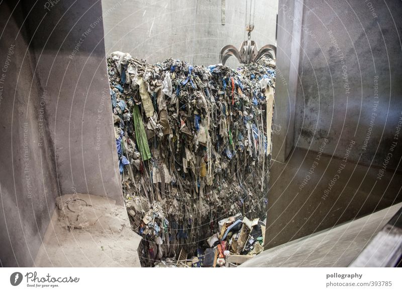 Baumaterial | lohnende Ressourcen Industrieanlage Fabrik Ende Müll Müllverwertung Müllabfuhr Müllhalde Müllentsorgung Greifer Wand Stapel Kostbarkeit wegwerfen
