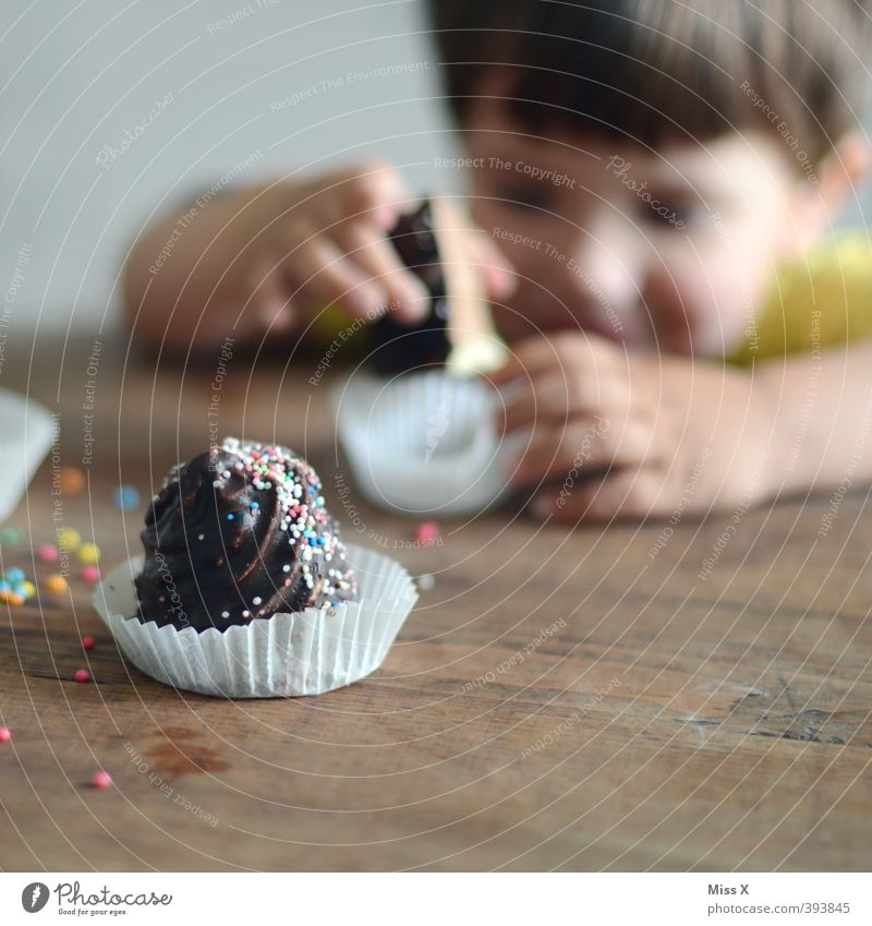nasch mich Lebensmittel Teigwaren Backwaren Kuchen Dessert Süßwaren Schokolade Ernährung Kaffeetrinken Feste & Feiern Geburtstag Mensch Kind Kleinkind 1