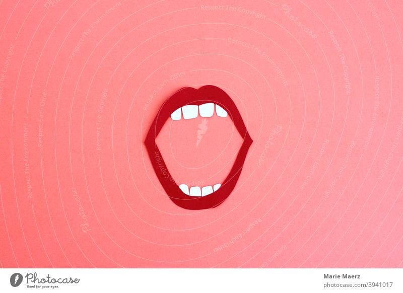 Roter Mund zum Sprechen geöffnet weiblich Silhouette abstrakt modern Hintergrund neutral Farbfoto Papierschnitt minimalistisch Symbole & Metaphern