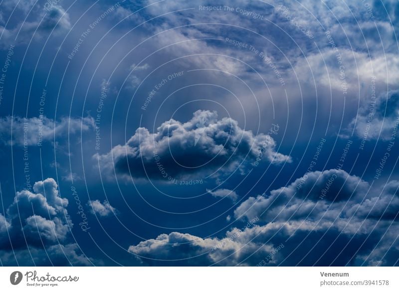 Regenwolken im Sommer in Deutschland Cloud Himmel Astronomische Studien Draufsicht im Freien Natur Naturbeobachtung Wolkenfeld Gewitter Wolken-Sammlung