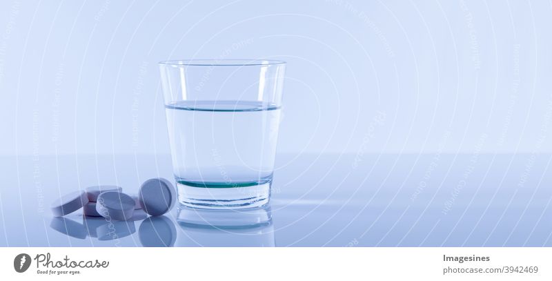 Nahrungsergänzung Magnesium Brausetabletten Nahrungsergänzungsmittel gesund Gesundheit Glas Wasser Medizin Konzept Vitamine Mineralstoffe Ernährung