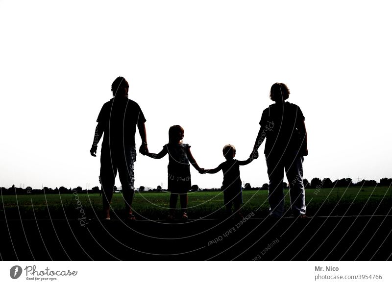 Familie ! Familie & Verwandtschaft Familienausflug Familienglück nebeneinander Gruppe harmonisch Glück zusammengehörig Zusammenhalt zusammenhalten