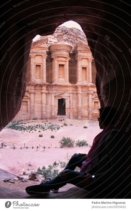 Kloster von Petra Jordanien unesco Beduinen behauen antik arabisch wüst Großstadt berühmt monumental Felsen geschnitten