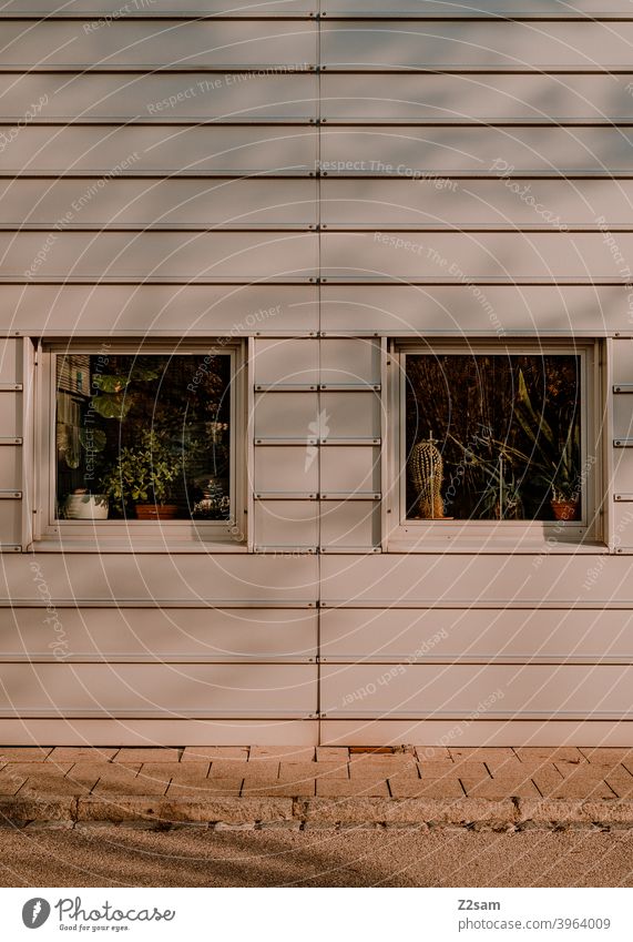 Wohnwagen in Herbstlandschaft Straßenfotografie Stillleben Design Kunst Hintergrund Objektfotografie farbenfroh Strukturen & Formen geometrisch graphisch