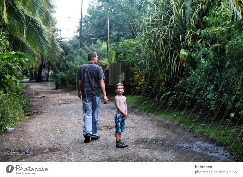 klein in der großen welt cahuita Karibik Ferien & Urlaub & Reisen gemeinsam Zusammensein Ausflug Familie Abenteuer Vertrauen Fernweh Vater Sohn Kind Eltern