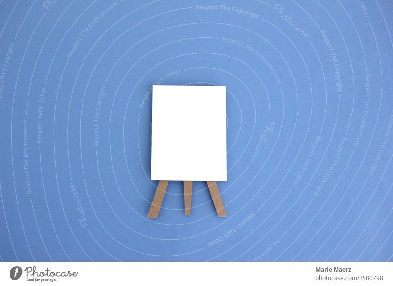 Leere Tafel | Papier-Illustration eines Whiteboards mit leerem Blatt Papier Schilder & Markierungen Hintergrund neutral Hinweis handgemacht Papierschnitt