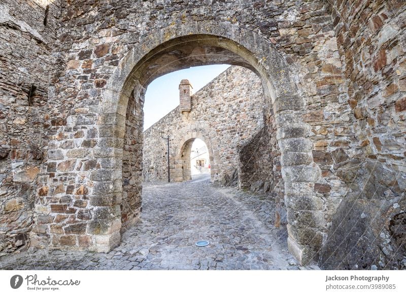 Doppelte Tore, die zur Stadt Marvao führen, Alentejo, Portugal Eingang Gate Burg oder Schloss Tag Tür Stadtbild unesco Wachturm im Freien Trutzburg