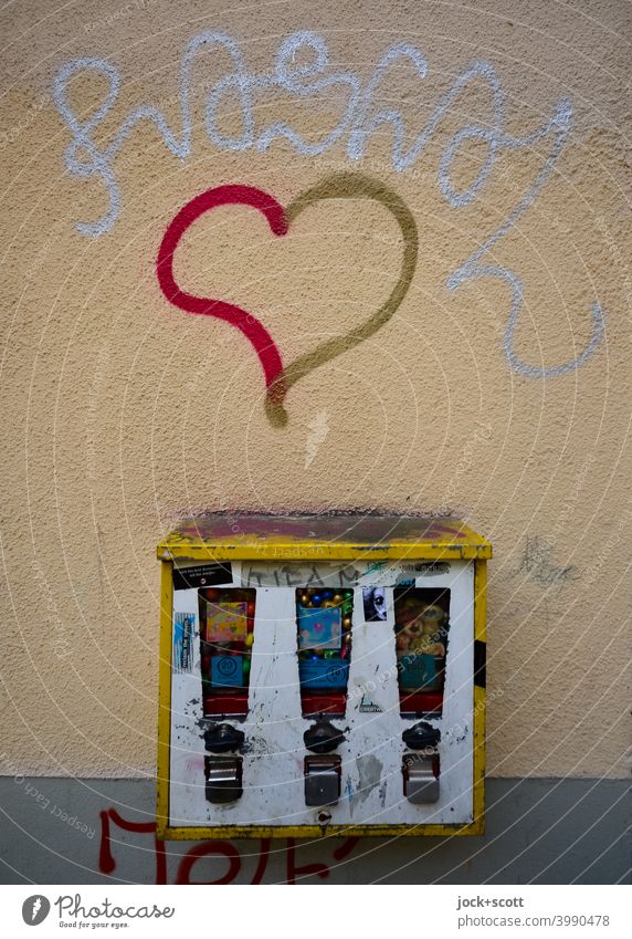 Liebe für verwahrlosten Kaugummiautomat Design Wandel & Veränderung Abnutzung Zahn der Zeit verwittert Straßenkunst Herz (Symbol) Schramme Kreativität dreckig