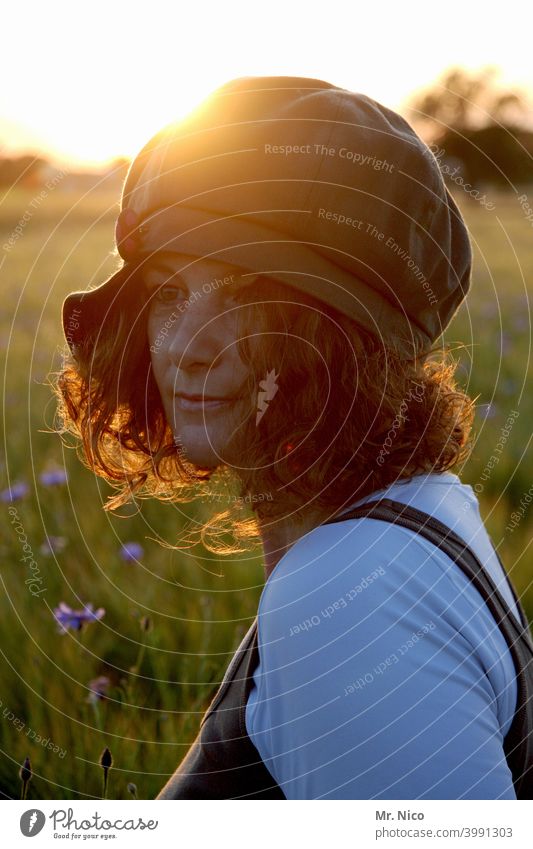 Sommertag sommertag Natur Sonnenlicht Wiese Umwelt Gesicht Haare & Frisuren Landschaft Sonnenaufgang Sonnenuntergang Feld Mütze Locken Zufriedenheit