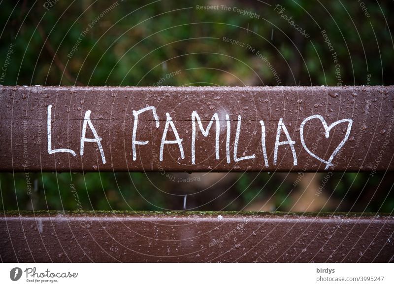 La Familia. Die Familie, Aufschrift in spanisch mit Herz Familie & Verwandtschaft Zusammenhalt Rückhalt Sicherheit Familienglück Geborgenheit Liebe