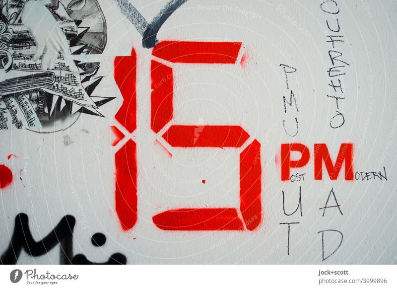 15 Post meridiem als Gestaltung an der Wand Straßenkunst Ziffern & Zahlen 15:00 Schablonenschrift digital Typographie Subkultur stencil Kreativität Englisch