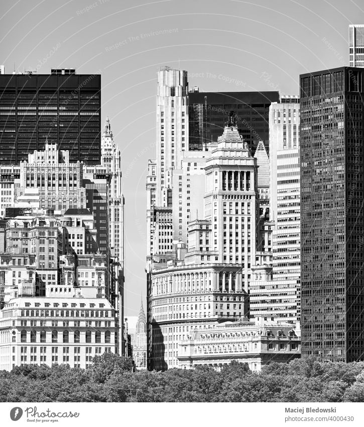 Schwarz-Weiß-Bild von Manhattan diverse Architektur, New York City, USA. Großstadt schwarz auf weiß New York State neu Gebäude alt modern nyc Appartement Büro