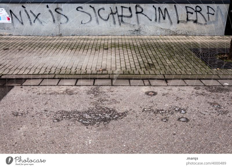 Nix is sicher im Leben Schriftzeichen Schicksal Religion & Glaube Hoffnung Sicherheit Gefühle bodenständig Graffiti Wand Beratung Kommunizieren Lebenslauf