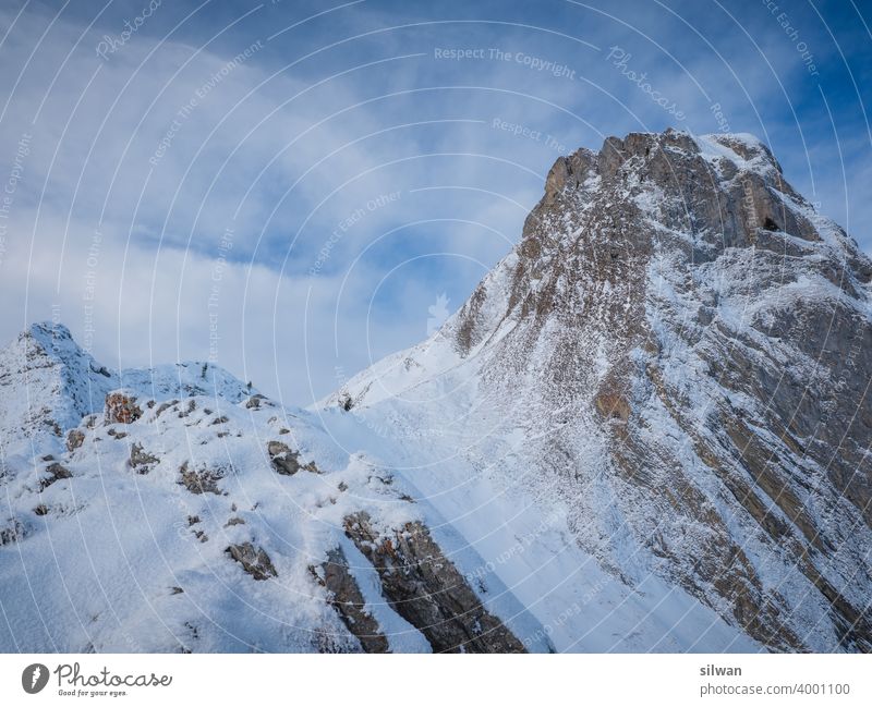 Weg zum Gipfel Leiternpass Naturpark Gantrisch Schnee Winter gefroren kalt Felsen felsig winterlich gefrorener Boden Kälte Gratwanderung Berge u. Gebirge