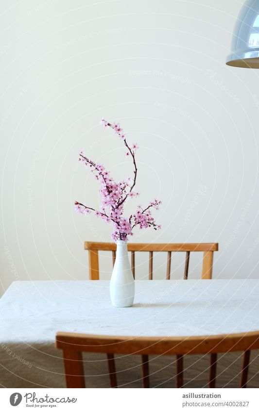 Frühlingszweig Zweig rosa interior Dekoration Vase Blumenvase Esstisch Tischdecke Vintage Blüte aufblühen zart schön Blühend Innenaufnahme schlicht Farbfoto