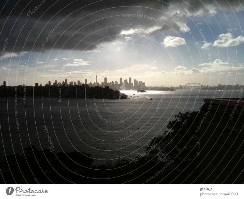 der untergang Sydney Wolken dunkel zuziehen Stadt Verzweiflung Harbour Bridge Bildung Angst Panik Aussicht Regen Hafen Skyline Sonnenuntergang