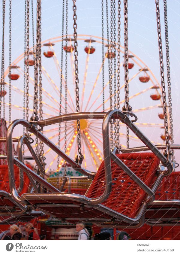 Ketten Karussell Jahrmarkt Riesenrad einsteigen Freizeit & Hobby Freude Fun