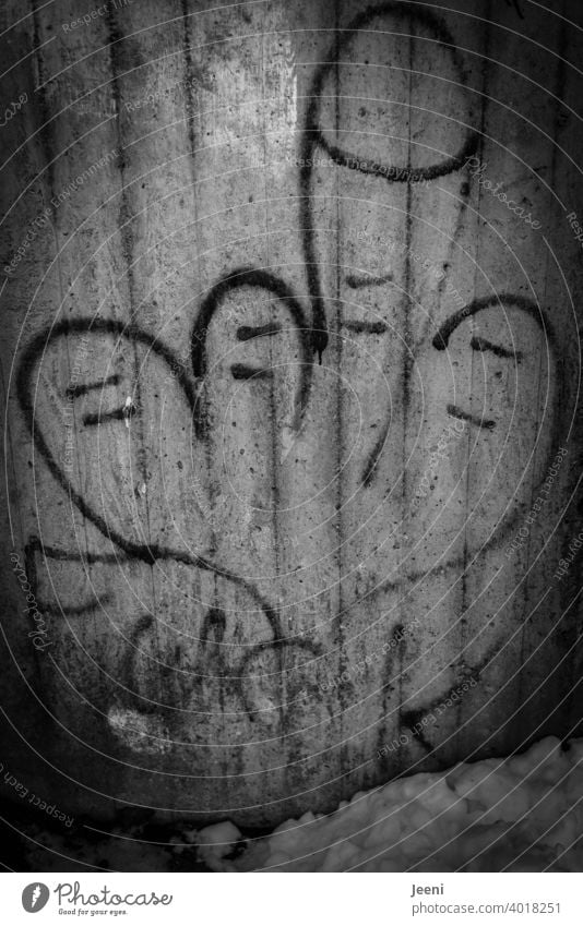 Liebenswerte Geste des Mittelfingers als Graffiti in schwarzweiß an einer Mauer | "FUCK" als Schrift unterhalb Stinkefinger fuck fuck you fuck off fick dich