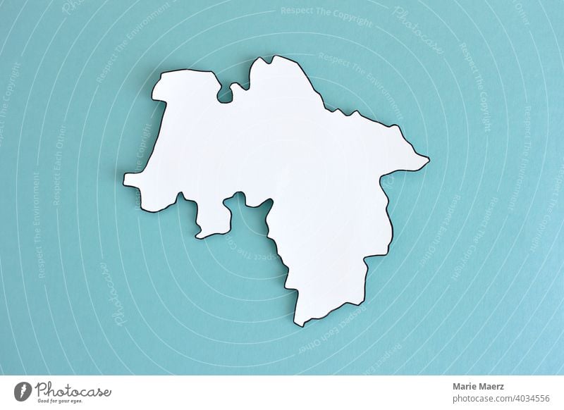 Bundesland Niedersachsen als Papier-Silhouette Grafik u. Illustration Karte abstrakt Grenzen Deutschland Land Hintergrund neutral minimalistisch Design