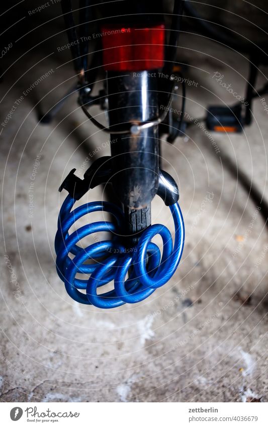 Fahrradschloß abgeschlossen diebstahl diebstahlsicherung fahrrad fahrraddiebstahl fahrradkeller fahrradschloß kabelschloß sicherheit versicherung spirale